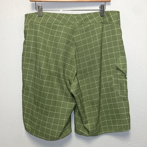 The North Face Men’s Size Medium Green Checked Board Shorts 3223 - Picture 5 of 7